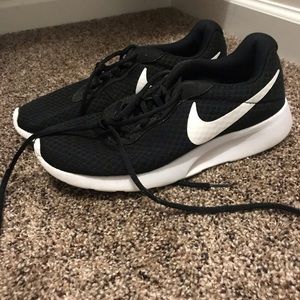 Women’s Nike Tennis Shoes